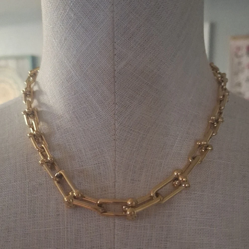 Elegant Gold Chain Necklace